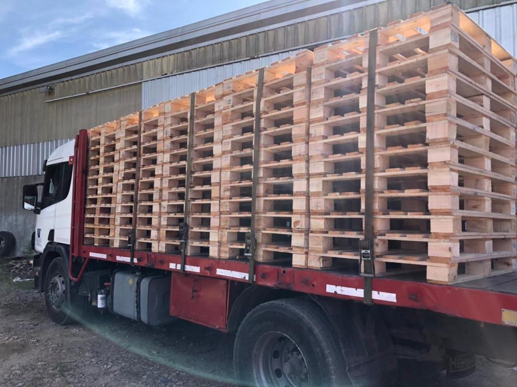 Tirantes de madera para construcción